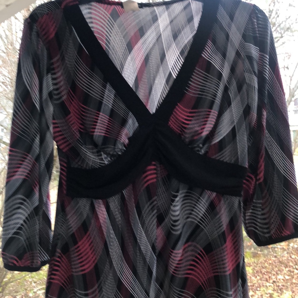 V-neck dressy top 3/4 sleeve pink, black, gray, white - Picture 2 of 9